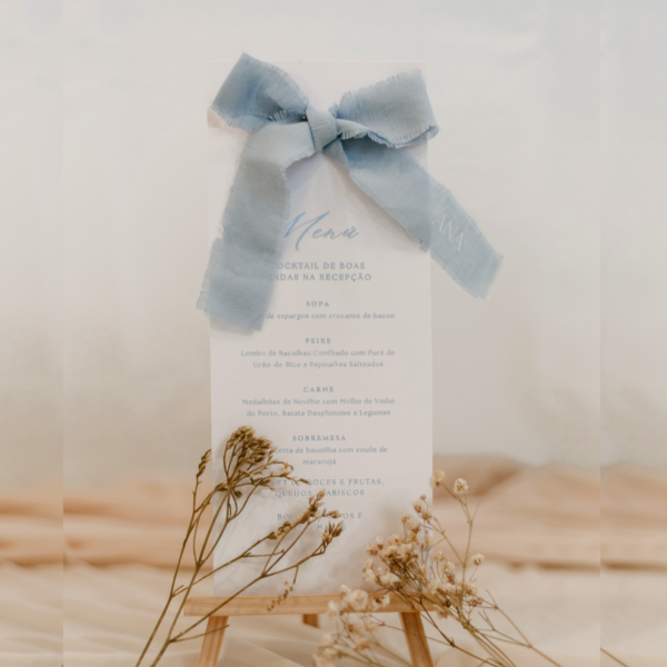 Menu mesa de casamento com laço em linho